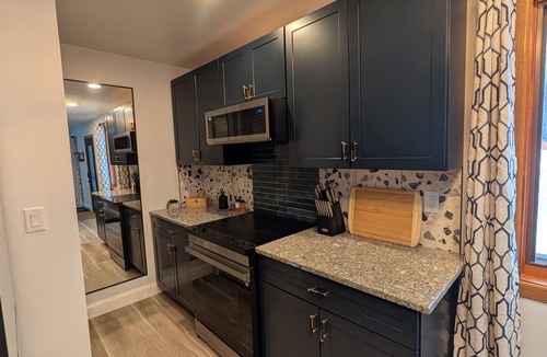 Trowbridge Park House | Beautifully remodeled 2-bedroom house in MarquettenBike, Hike, & Golf the U.P.