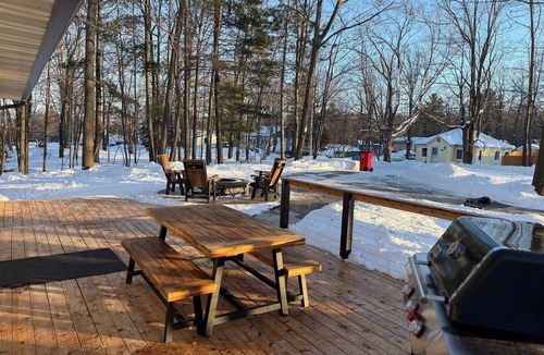 Trowbridge Park House | Beautifully remodeled 2-bedroom house in MarquettenBike, Hike, & Golf the U.P.