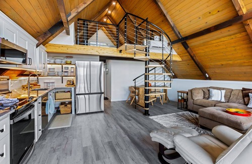 Agate Ski Chalet | Beautifully Remodeled Beach Front A-Frame