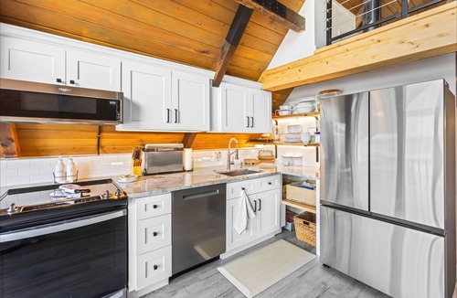 Agate Ski Chalet | Beautifully Remodeled Beach Front A-Frame