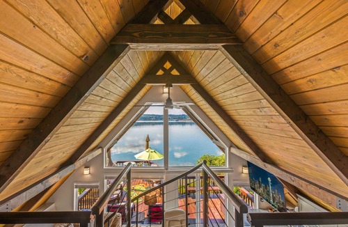 Agate Ski Chalet | Beautifully Remodeled Beach Front A-Frame