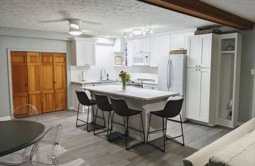 Lawrenceville Condo | Beautifully Renovated Space in Lawrenceville Home, WiFi, Smart TV in All Rooms!