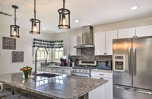 Northwest Los Angeles Heights House | Beautifully Renovated Home Near I-10 - 3 Blocks
