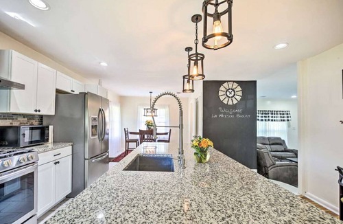 Northwest Los Angeles Heights House | Beautifully Renovated Home Near I-10 - 3 Blocks