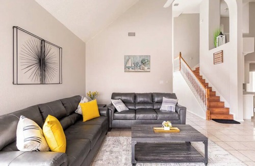 Plano House | Beautifully renovated 4 bedroom home w/fireplace