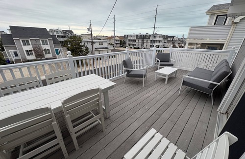 Avalon House | Beautifully Renovated 4br Home on Avalon - Stone Harbor Border - Pet Friendly