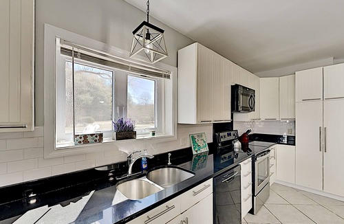 West Hyannisport House | Beautifully Renovated Farmhouse w/ Dual Living Areas - Near Beach & Dining