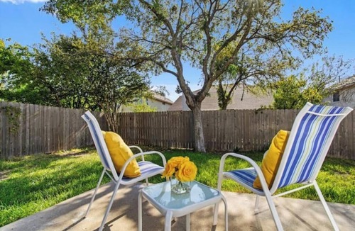 Willow Run House | Beautifully Renovated Home in North Austin