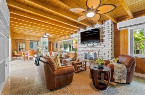 South Beach House | Beautifully Renovated 5 bedroom Vero Beach