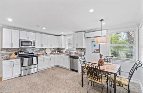South Beach House | Beautifully Renovated 5 bedroom Vero Beach