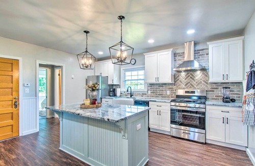 Annapolis House | Beautifully Restored Farmhouse in Marshall!