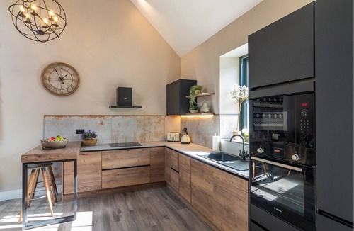 Buchlyvie House | Beautifully restored stables with hot tub