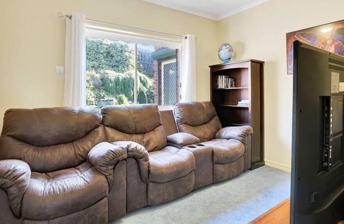 Darley House | Beautifully Rustic&Vintage Spacious Darley Home