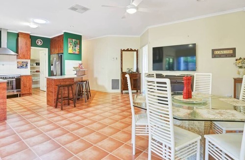 Darley House | Beautifully Rustic&Vintage Spacious Darley Home