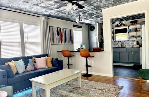 San Antonio House | Beautifully Styled Home with Garage-Perfect Short or Long Stay!