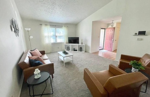 Acton House | Beautifully Updated 3bd/2ba, 2 Car Garage!