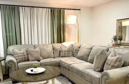 Rochester House | Beautifully updated 3BR near Airport/RIT/UofR/mcc