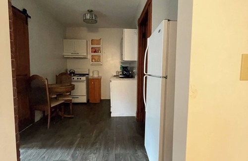 Erie Apartment | Beautifully updated and spacious 1 Bedroom Apt.