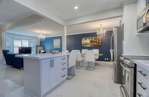 Aldershot House | Beautifully Updated Bungalow nUpper Portion