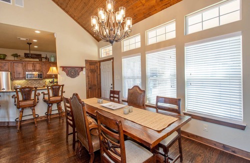 Tool House | Beautifully Updated Family Getaway on Cedar Creek Lake
