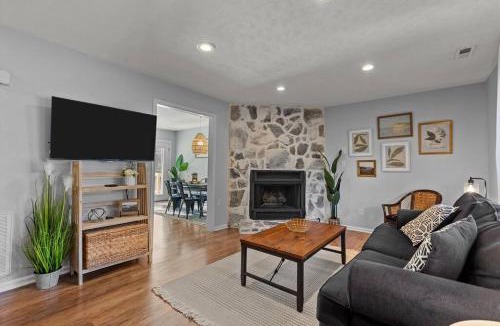 Southwest Raleigh House | Beautifully updated home! Near downtown & NC State