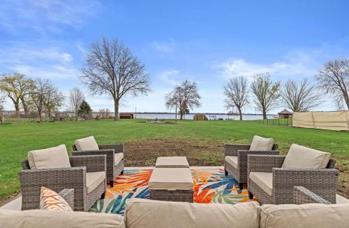 Beaver Dam House | Beautifully Updated Lake House