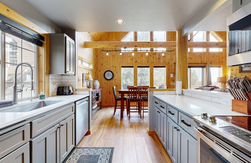 Redmond Ski Chalet | Beautifully updated, golf-course-front chalet with deck, pools, hot tubs & gyms