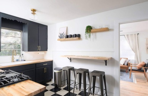 Duckpond House | *Beautifully Updated Downtown 2 BR* Sleeps 6