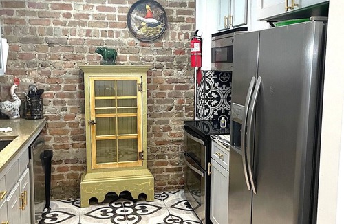 Central Business District Apartment | Beauty! 2BR 2Bath HISTORIC DOWNTOWN MOBILE Detonti Square district.