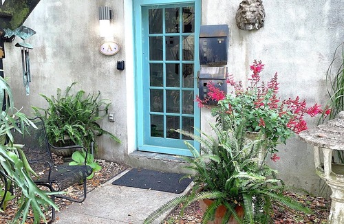 Central Business District Apartment | Beauty! 2BR 2Bath HISTORIC DOWNTOWN MOBILE Detonti Square district.