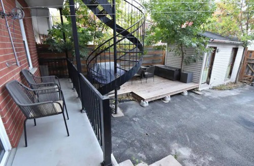 Ville-Emard Apartment | Beauty 4BD/2BA & parking - central A/C and heat- 25% off stays 32 days +