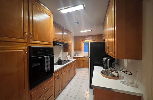 Toluca Woods House | Beauty and Grace 1938 One Bedroom