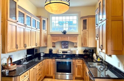 Dubuque House | Beauty on the Bluff