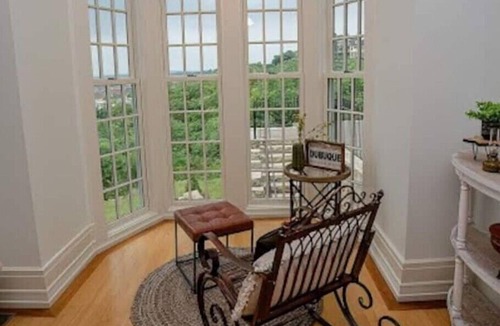 Dubuque House | Beauty on the Bluff