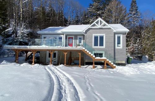 Val-des-Monts House | Beauty, tranquility, spa, winter wonderland