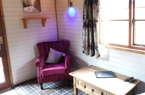 Warminster Ski Chalet | Beaver 2 HuntersMoon-Warminster-Bath-Salisbury-HOT TUB