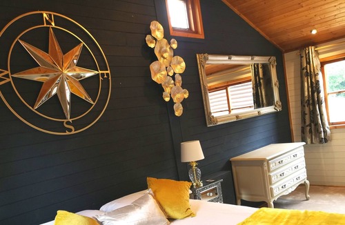 Warminster Ski Chalet | Beaver 2 HuntersMoon-Warminster-Bath-Salisbury-HOT TUB