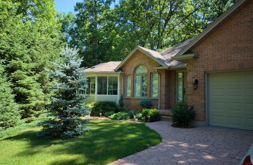 Grand Bend Cottage | Beaver Dam Luxury Cottage: Large Beautiful Cottage, Hot Tub Included!