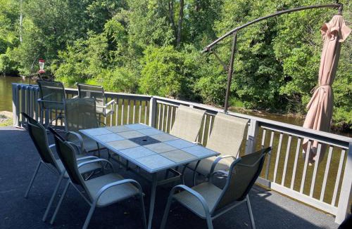 Barryton House | Beaver Den Getaway On The Chippewa River