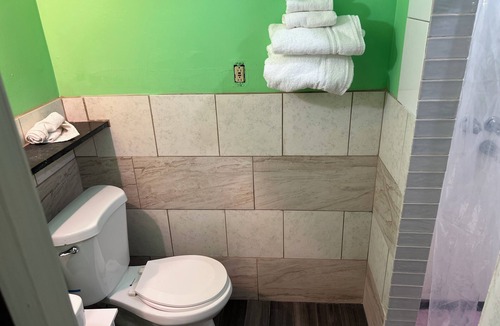 Racine Hotel | Beaver Falls Motel