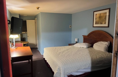Racine Hotel | Beaver Falls Motel