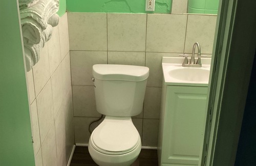 Racine Hotel | Beaver Falls Motel