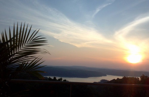 Prairie Creek Apartment | Beaver Lake Get-a-Way Great Location-Beautiful View