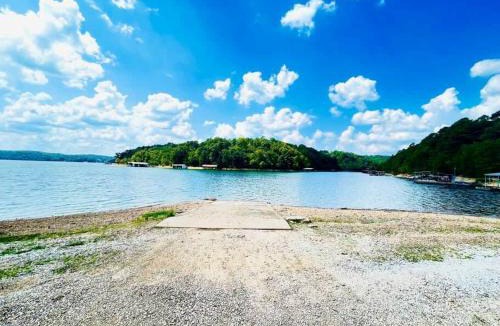 Beaver Shores House | Beaver Lake Getaway