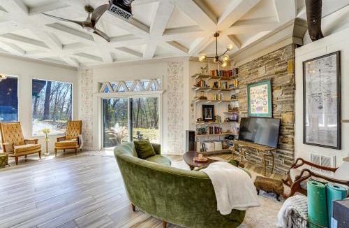 Lost Bridge Village House | Beaver Lake Group Retreat w/Decks: 2-Unit Combo