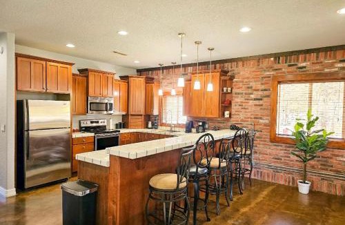 Lowell House | Beaver Lake Hideaway