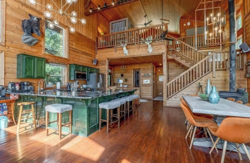 Rambo Riviera House | Beaver Lake Hideaway with Hot Tub and Kayaks