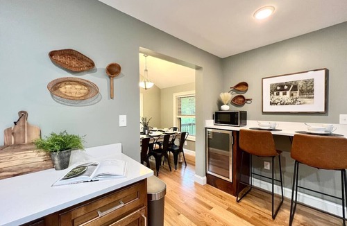 South Rutland House | Beaver Lake Oasis | Hot Tub | Kayaks | Pets OK!