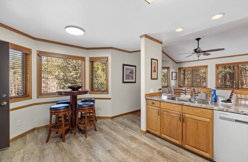 Custer Cabin | Beaver Lake Pond & Pines Cabin
