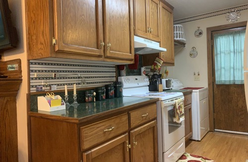 Rogers Cottage | Beaver Lake Rent Cabin Lg Covered Deck Room~Firepit~Quiet~Private~7Mi Rogers AR